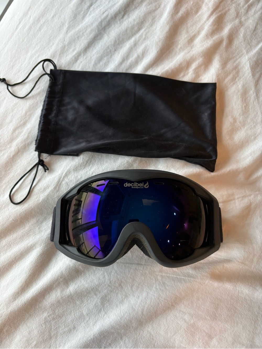 Decibel Blue Lens Snow Goggles with Carry Pouch